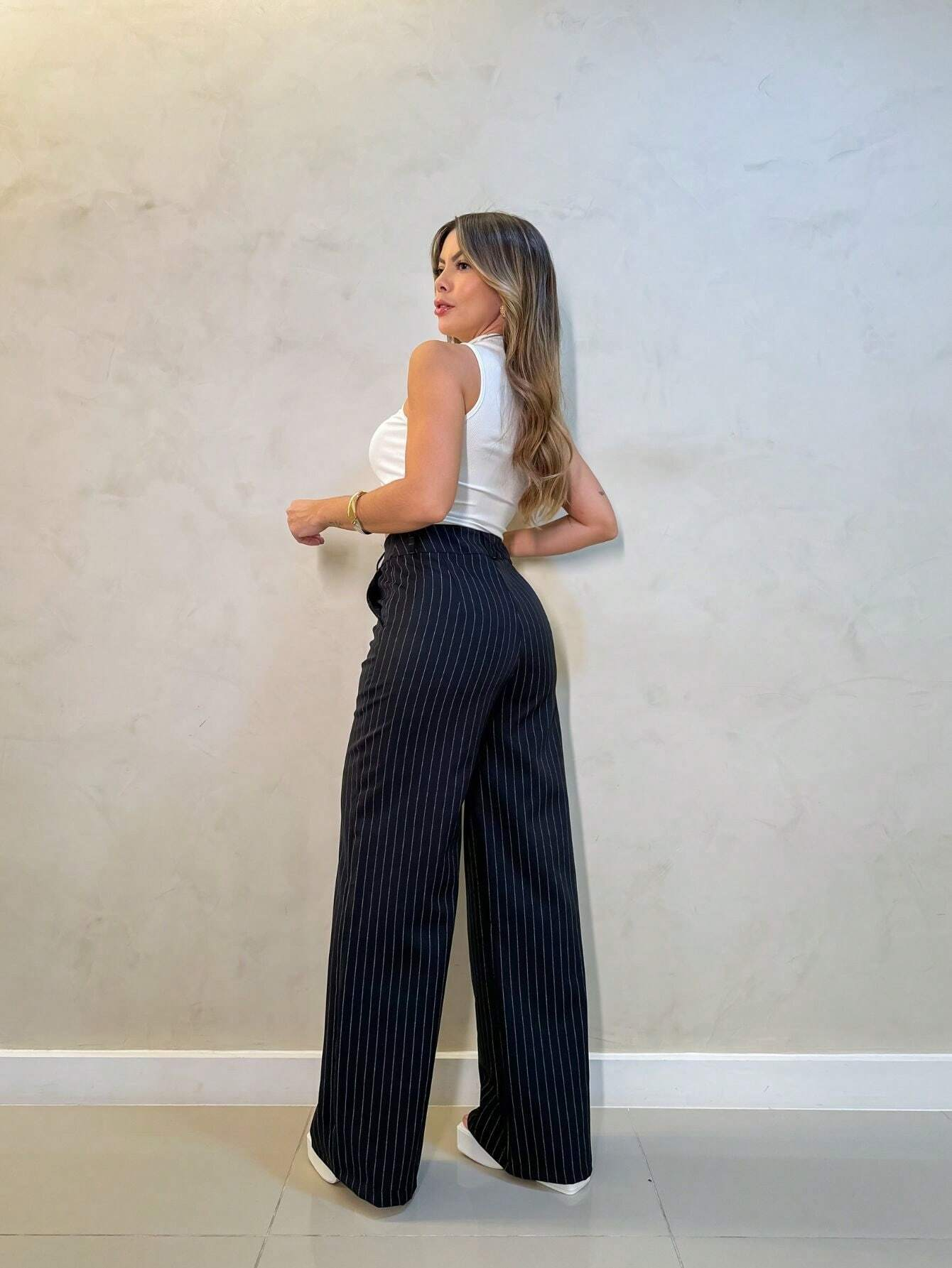 Calça Wide Leg Casual Listrada