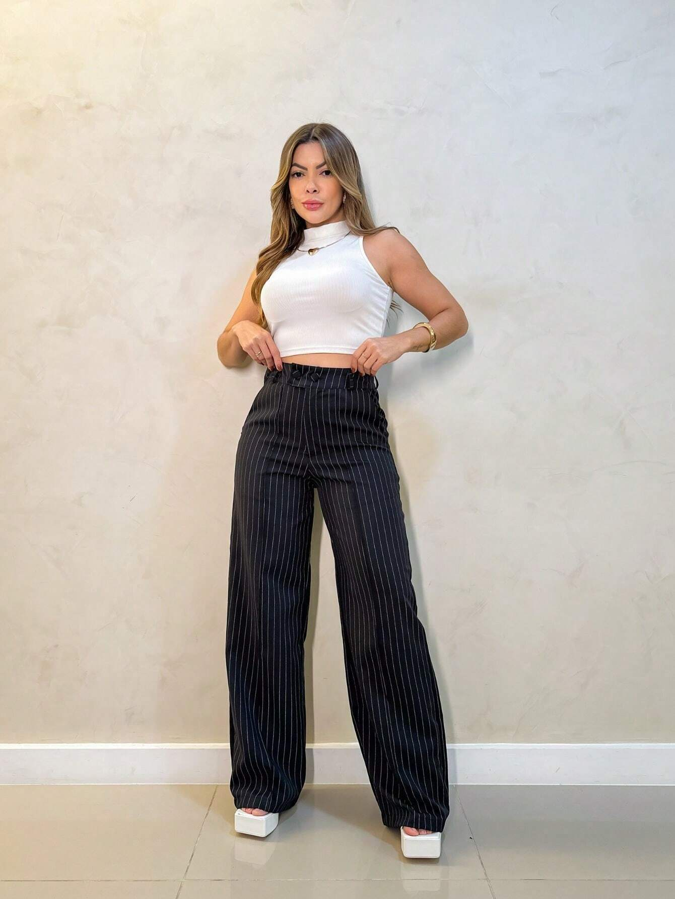 Calça Wide Leg Casual Listrada